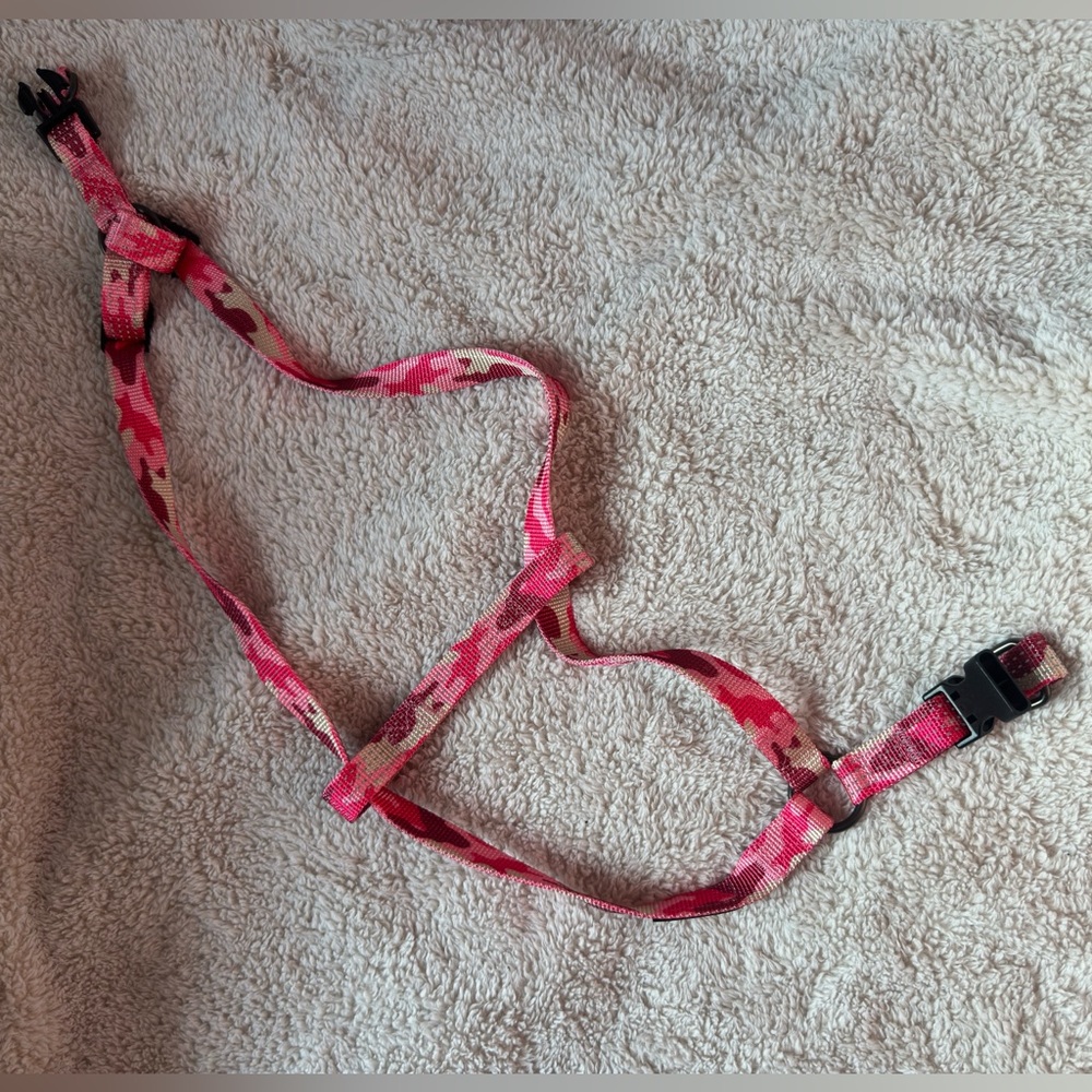 Pink camo harness for M/L dog
